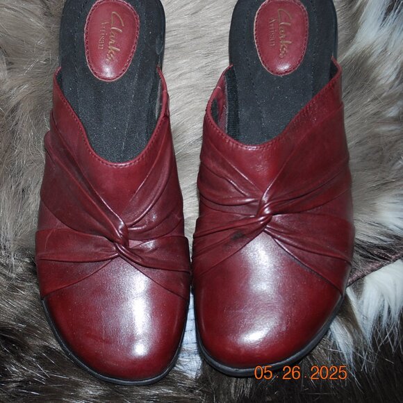 Clarks Red Slip On Shoes - Picture 1 of 4